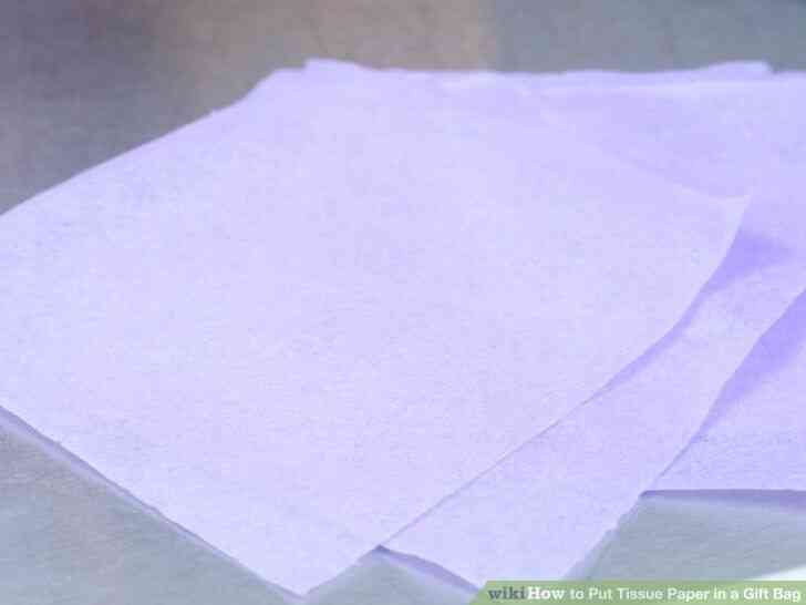 Image intitulée Mettre du Papier de soie dans un Sac-Cadeau de l